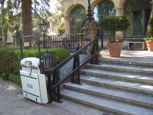 Plataforma salvaescaleras curva