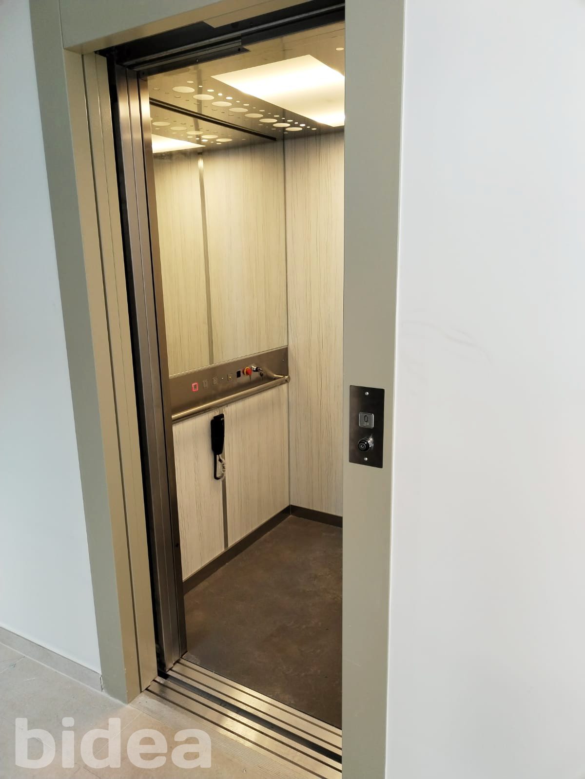 Elevador doméstico instalado en una casa particular de Oiartzun