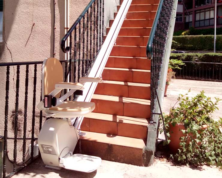 instalación de sillas salvaescaleras