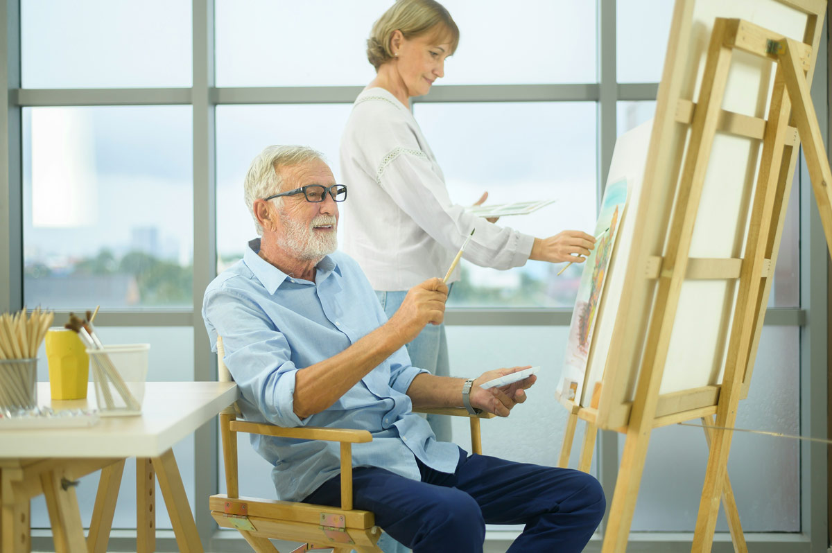 15 actividades creativas para disfrutar con personas mayores pintura y dibujo